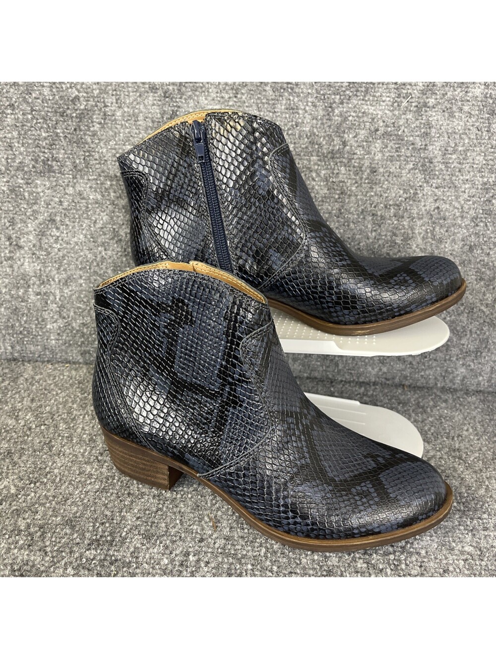 Lucky Brand Baelee Stacked Heel Bootie 6m